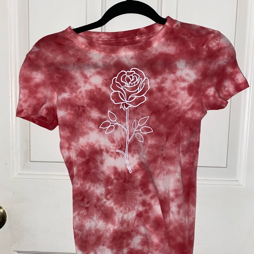 Tie-dye pink and white fitted tee
